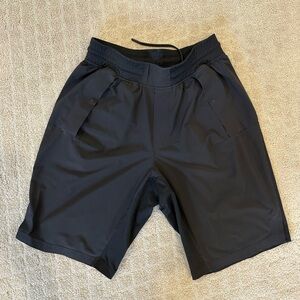Lululemon Mem’s S Black shorts 10in